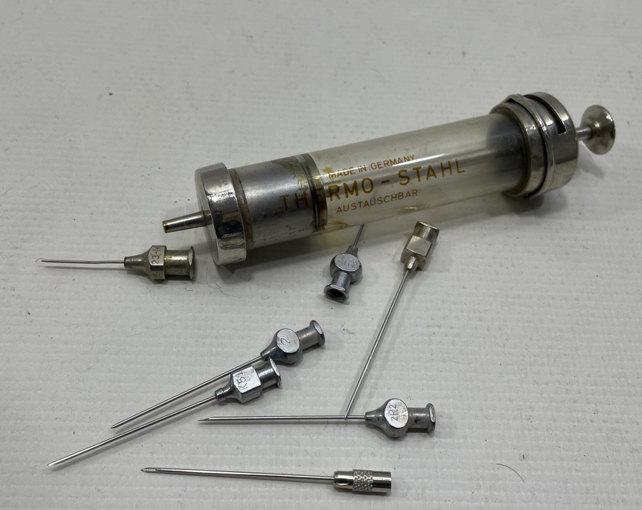 ORJİNAL UÇLARIYLA ANTİKA CAM ENJEKTÖR