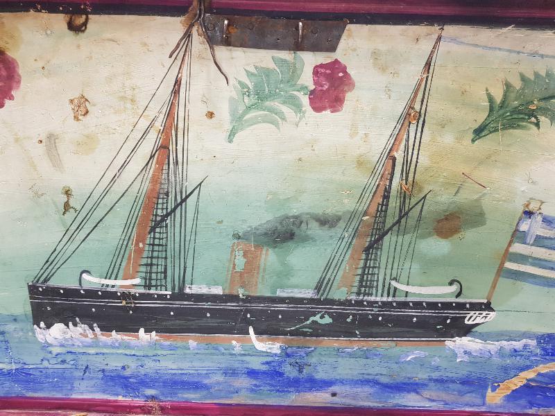 OSMANLI DÖNEMİ EL BOYAMA YUNAN BAYRAKLI GEMİ RESİMLİ SANDIK KAPAĞI