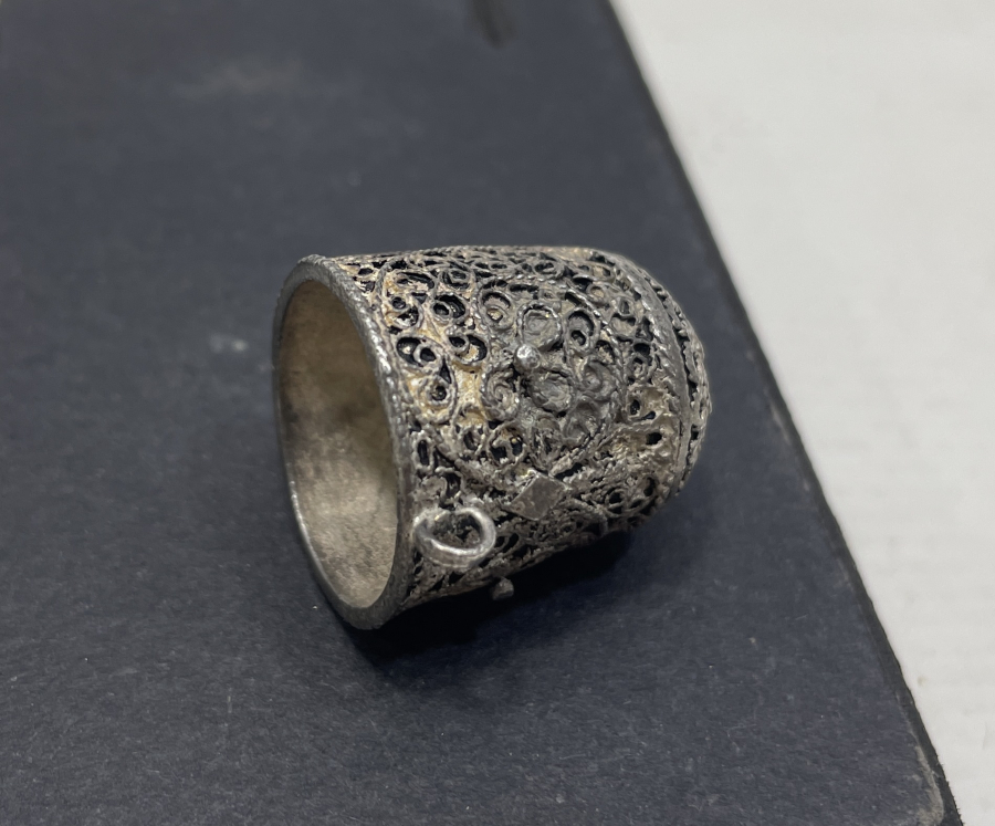 OSMANLI DÖNEMİ TELKARİ İŞÇİLİKLİ GÜMÜŞ TERZİ YÜKSÜĞÜ