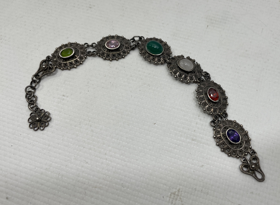 ÜZERİ DOĞAL TAŞLARLA SÜSLÜ TELKARİ İŞÇİLİKLİ BİLEKLİK