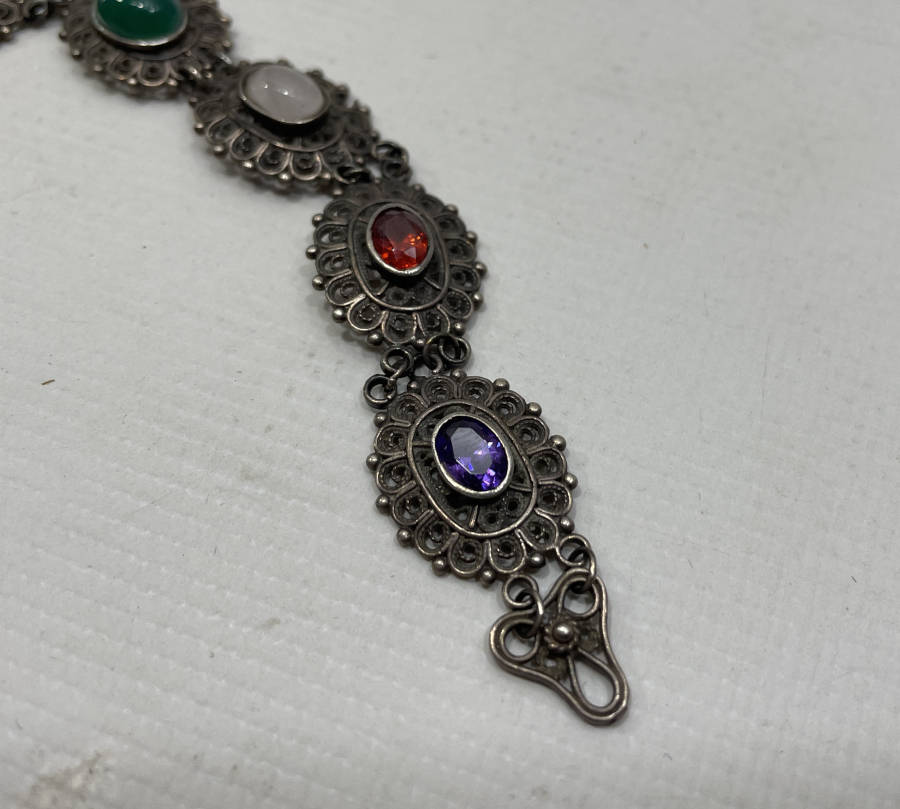 ÜZERİ DOĞAL TAŞLARLA SÜSLÜ TELKARİ İŞÇİLİKLİ BİLEKLİK