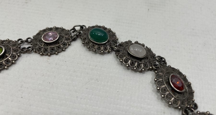 ÜZERİ DOĞAL TAŞLARLA SÜSLÜ TELKARİ İŞÇİLİKLİ BİLEKLİK