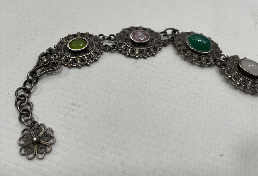 ÜZERİ DOĞAL TAŞLARLA SÜSLÜ TELKARİ İŞÇİLİKLİ BİLEKLİK