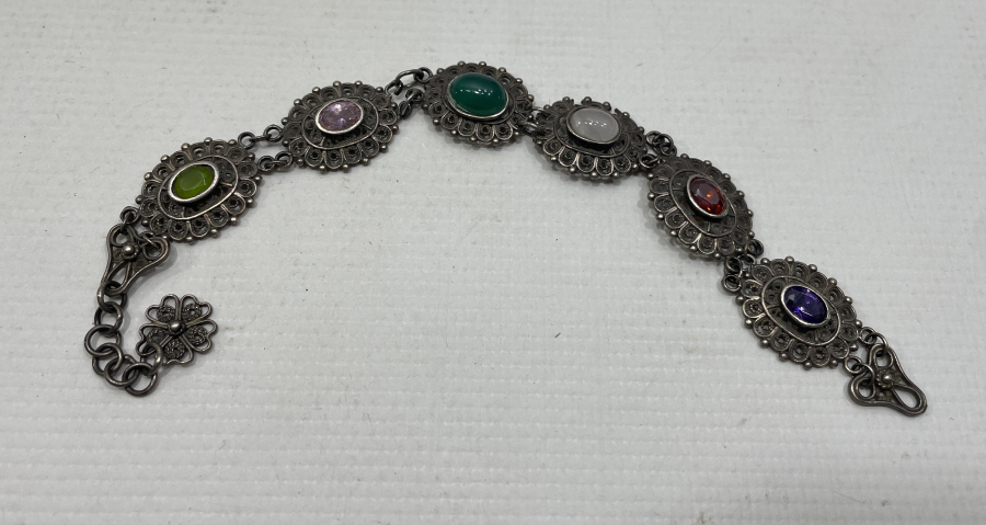 ÜZERİ DOĞAL TAŞLARLA SÜSLÜ TELKARİ İŞÇİLİKLİ BİLEKLİK