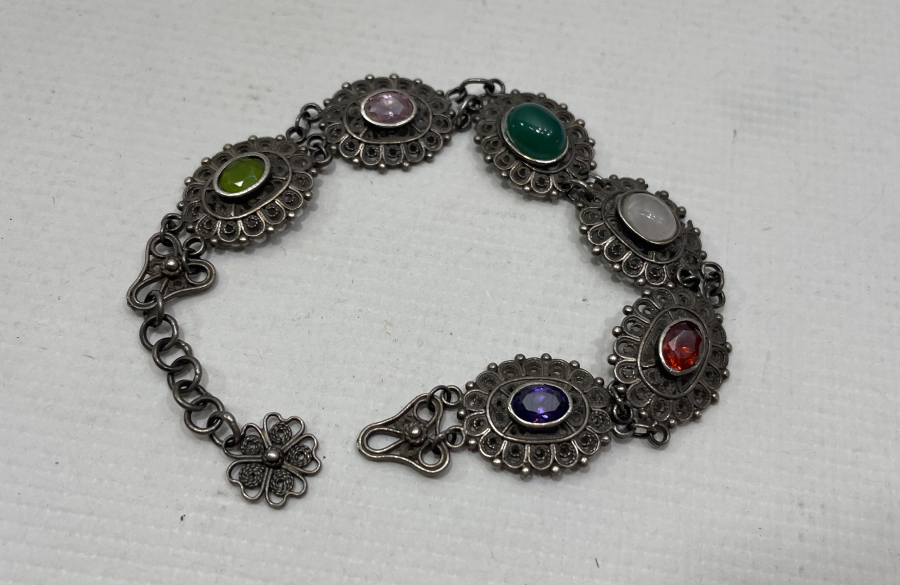 ÜZERİ DOĞAL TAŞLARLA SÜSLÜ TELKARİ İŞÇİLİKLİ BİLEKLİK