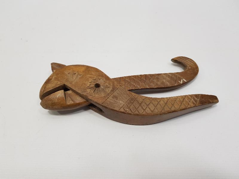 ANTİKA AHŞAP FINDIK KIRACAĞI 