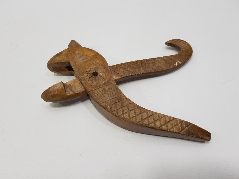 ANTİKA AHŞAP FINDIK KIRACAĞI 