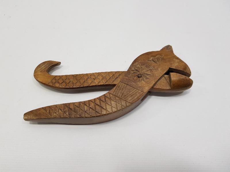 ANTİKA AHŞAP FINDIK KIRACAĞI 