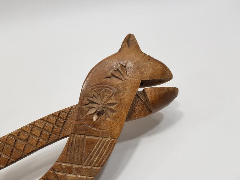 ANTİKA AHŞAP FINDIK KIRACAĞI 