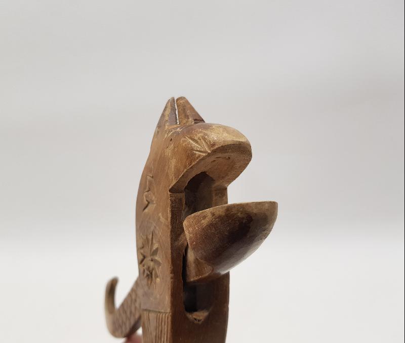 ANTİKA AHŞAP FINDIK KIRACAĞI 