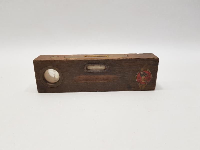 KUTUSUNDA ANTİKA SU TERAZİSİ