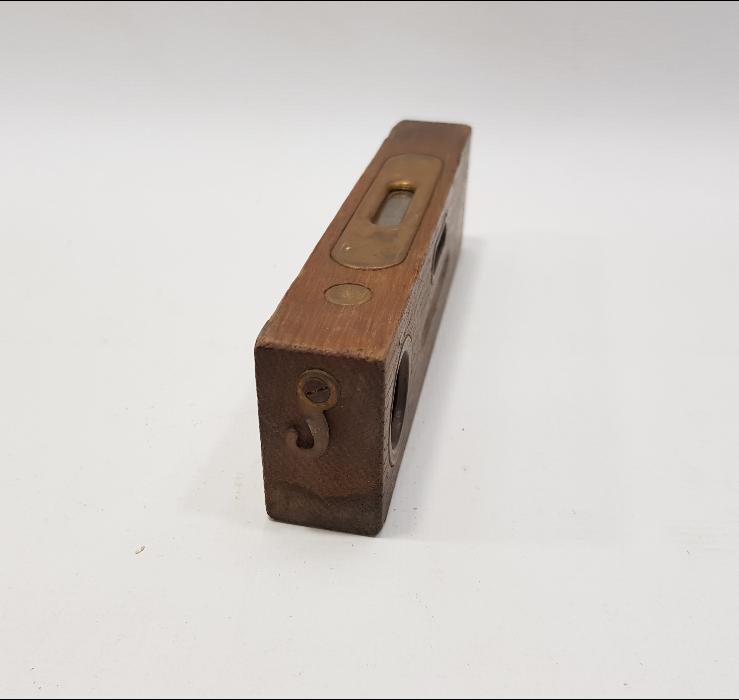 KUTUSUNDA ANTİKA SU TERAZİSİ