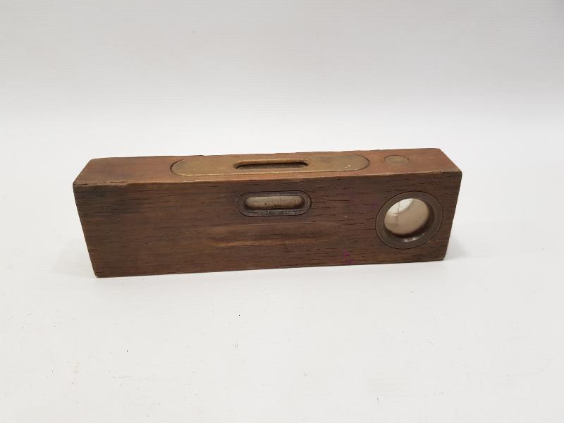 KUTUSUNDA ANTİKA SU TERAZİSİ