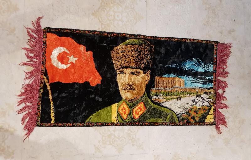 ATATÜRK 'ÜN NAAŞININ  ANITKABİRE NAKLEDİLMESİ ANISINA YAPILMIŞ KADİFE DUVAR HALISI 