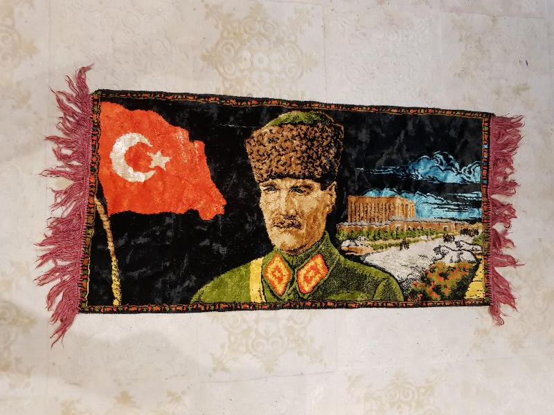 ATATÜRK 'ÜN NAAŞININ  ANITKABİRE NAKLEDİLMESİ ANISINA YAPILMIŞ KADİFE DUVAR HALISI 