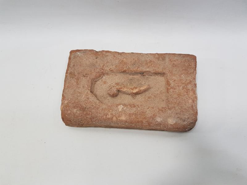 OSMANLI DÖNEMİ KILIÇ GÖRSELLİ TUĞLA