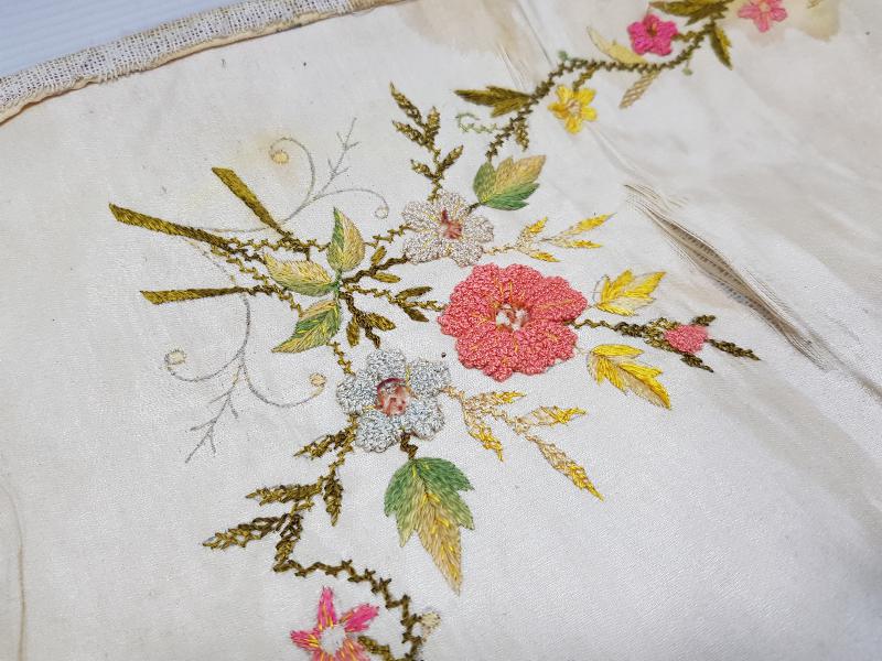 ÜZERİ OSMANLICA YAZILI İPEK ATLAS DUVAR PANOSU