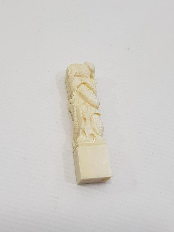 FİL DİŞİ EJDERHA FİGÜRLÜ MASA ÜSTÜ BİBLOSU