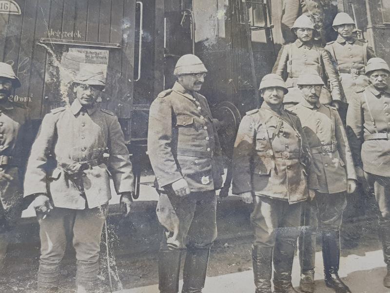 GALİÇYA CEPHESİ PAŞA VE SUBAYLAR TREN VAGONU ÖNÜNDE ORJİNAL FOTOĞRAF