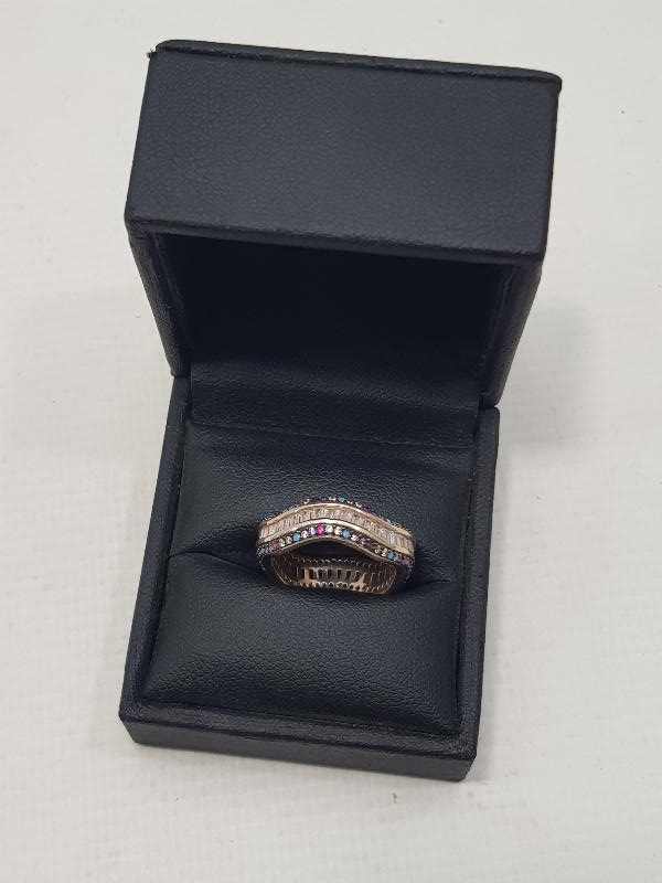 RENKLİ TAŞLARLA SÜSLÜ GÜMÜŞ YÜZÜK