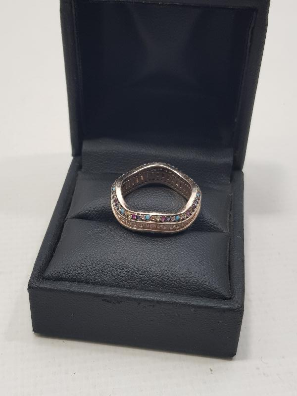 RENKLİ TAŞLARLA SÜSLÜ GÜMÜŞ YÜZÜK