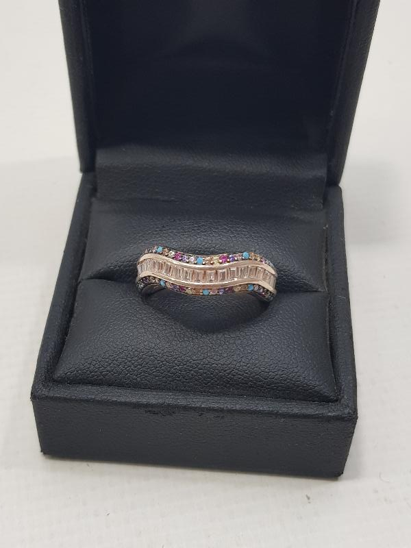 RENKLİ TAŞLARLA SÜSLÜ GÜMÜŞ YÜZÜK