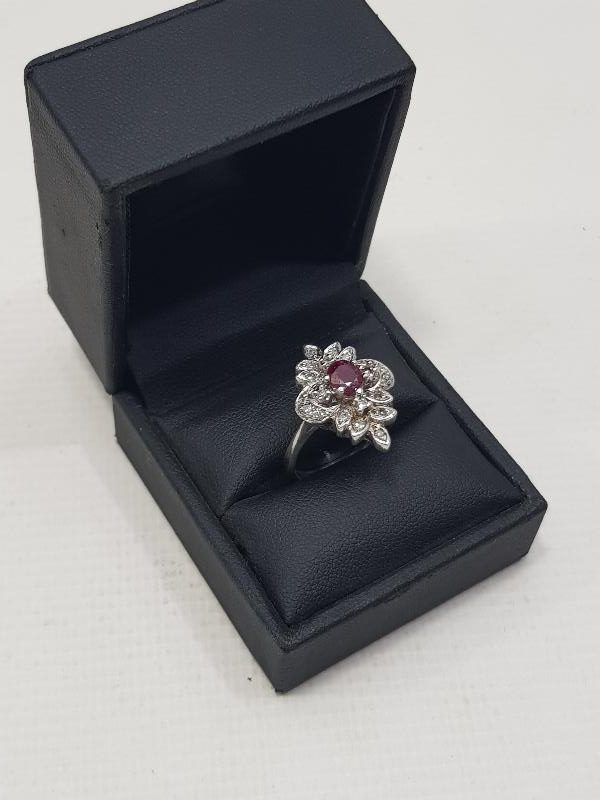 YAKUT TAŞLI PIRLANTA YÜZÜK