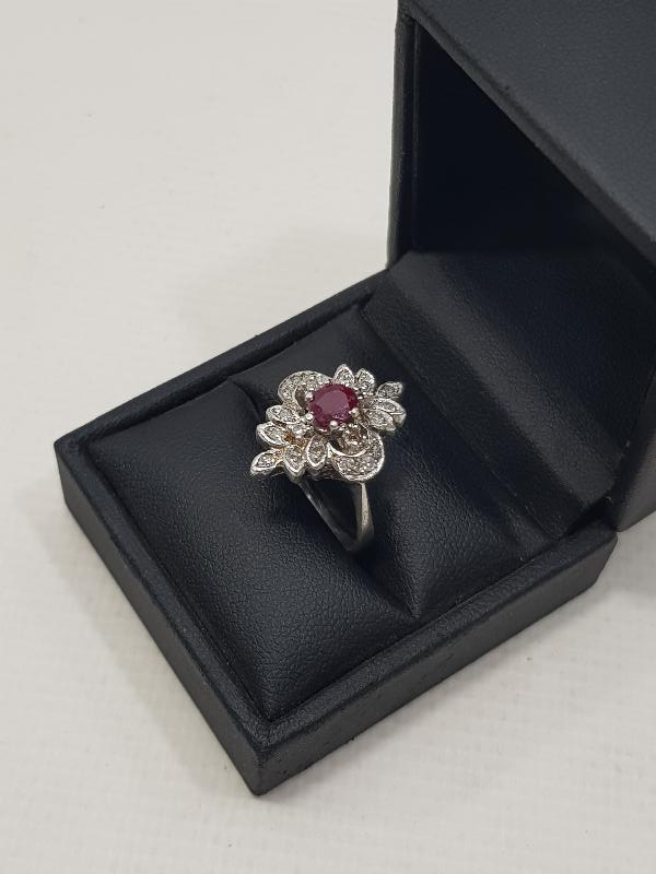 YAKUT TAŞLI PIRLANTA YÜZÜK