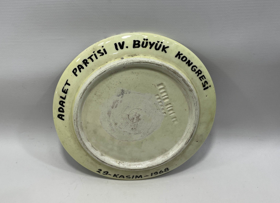 ADALET PARTİSİNİN 4. BÜYÜK KONGRESİ İÇİN ÖZEL YAPILMIŞ KÜTAHYA TABAK