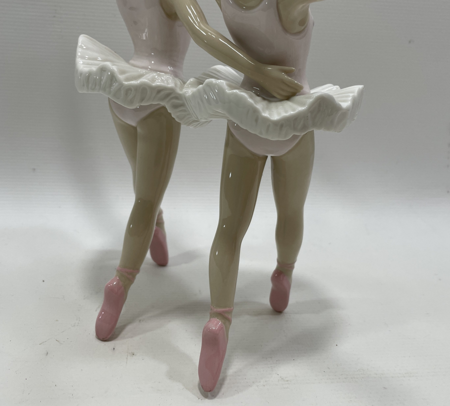 AVRUPA YAPIMI PORSELEN BALERİN FİGÜRÜ