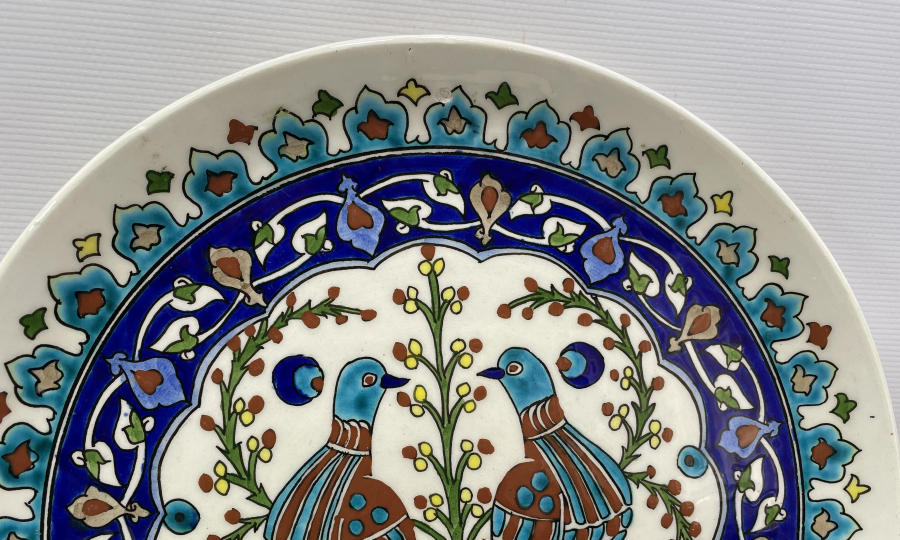 ÇİFTE KUMRULAR TESVİRLİ EL BOYAMA ÖZEL YAPIM KÜTAHYA İŞİ DUVAR TABAĞI