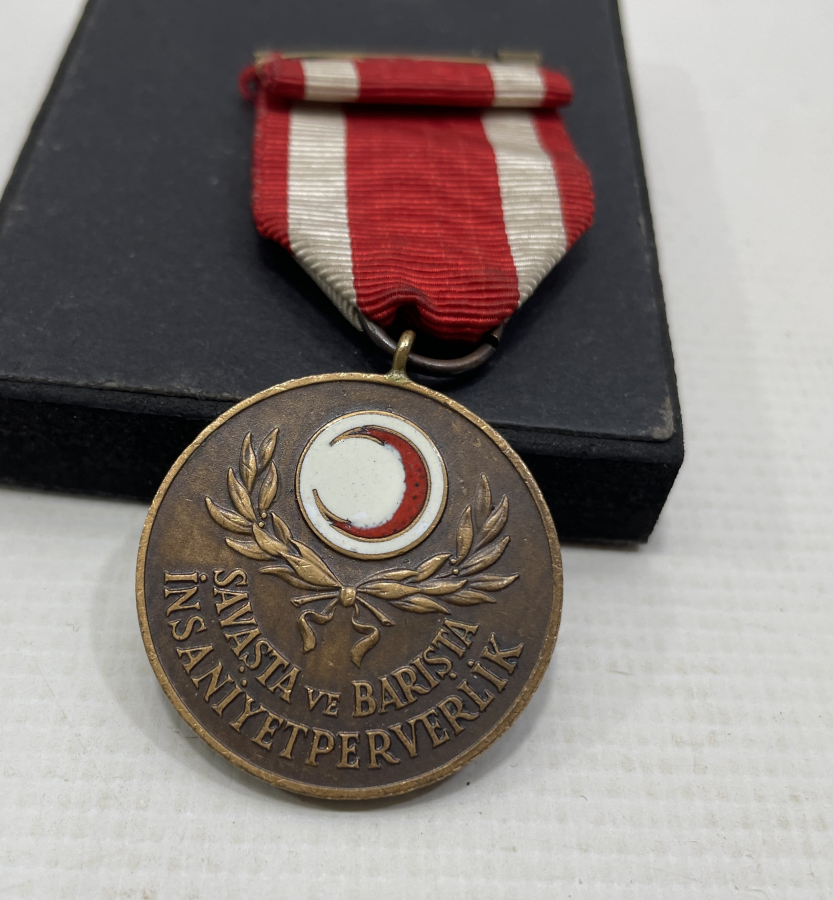 CUMHURİYET BAŞLARI ÇOK NADİR MİNELİ KIZILAY MADALYASI