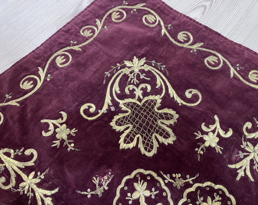 OSMANLI DÖNEMİ ÇİL KONDİSYONDA SIRMA İŞÇİLİKLİ GELİN BOHÇASI