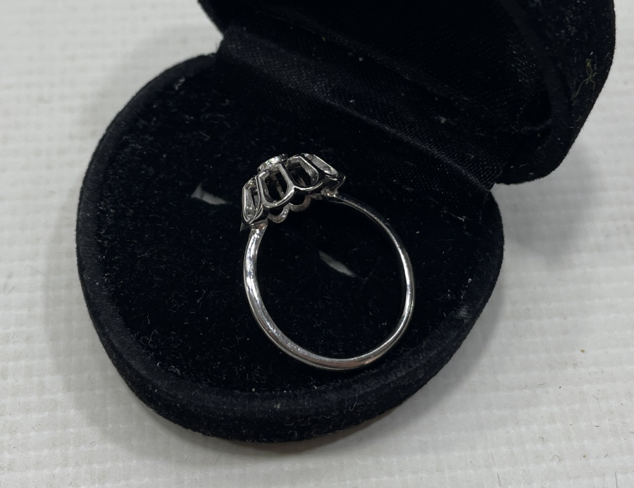 ÖZEL YAPIM PAPATYA MODEL PIRLANTA TAŞLI YÜZÜK