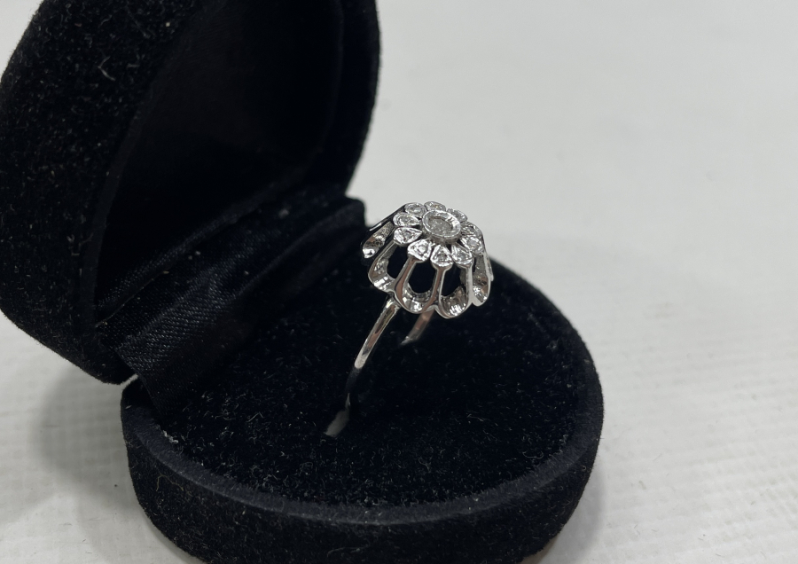 ÖZEL YAPIM PAPATYA MODEL PIRLANTA TAŞLI YÜZÜK