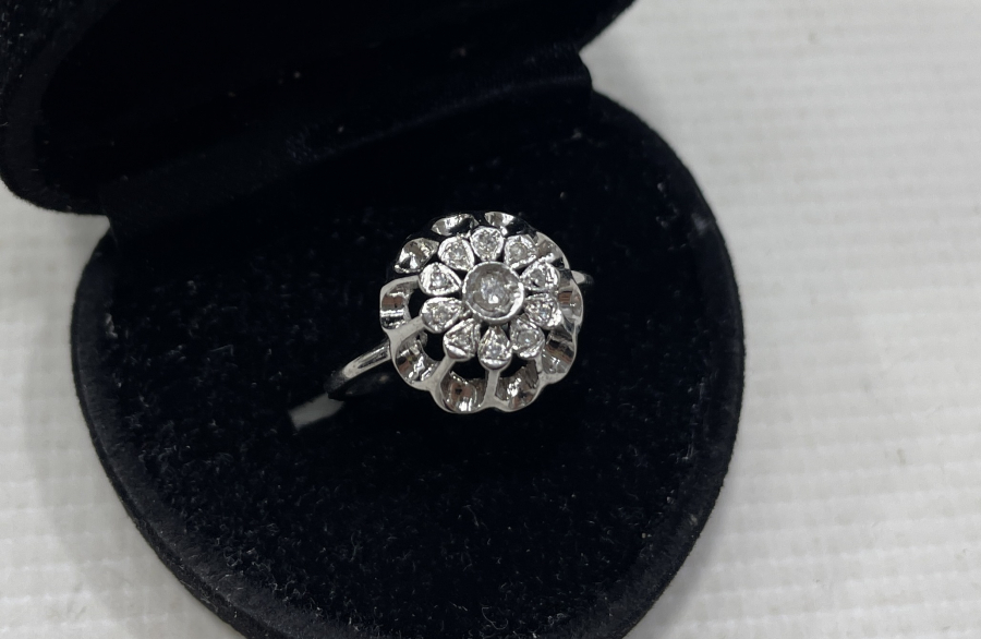 ÖZEL YAPIM PAPATYA MODEL PIRLANTA TAŞLI YÜZÜK