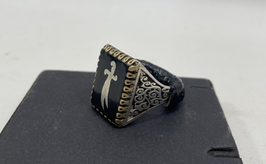 ÜZERİNDE HAZRETİ ALİ'NİN KILICI BULUNAN GÜMÜŞ YÜZÜK