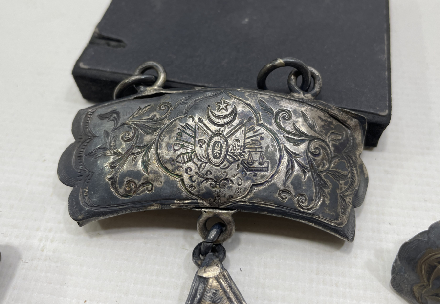 ÜZERİNDE OSMANLI DEVLET ARMASI BULUNAN OSMANLI DÖNEMİ GÜMÜŞ EV SÜSÜ