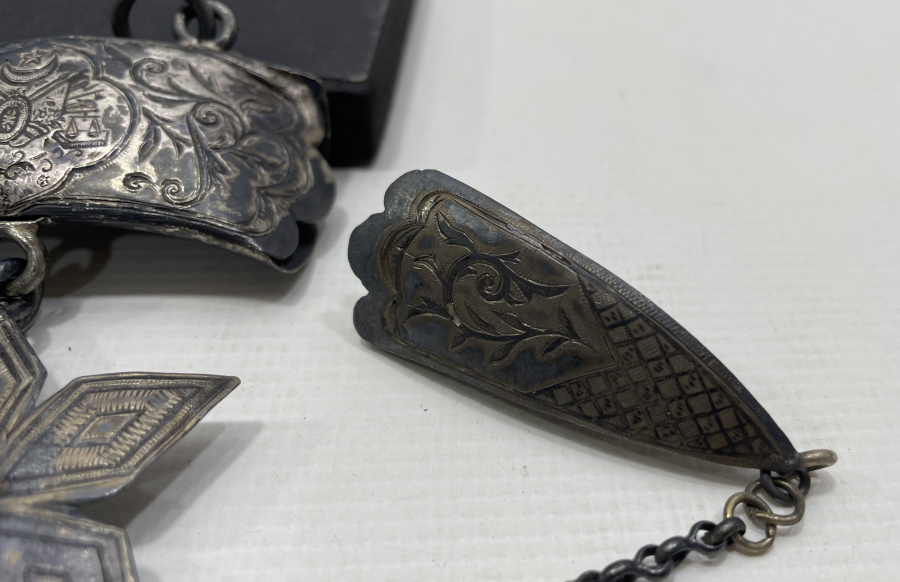 ÜZERİNDE OSMANLI DEVLET ARMASI BULUNAN OSMANLI DÖNEMİ GÜMÜŞ EV SÜSÜ