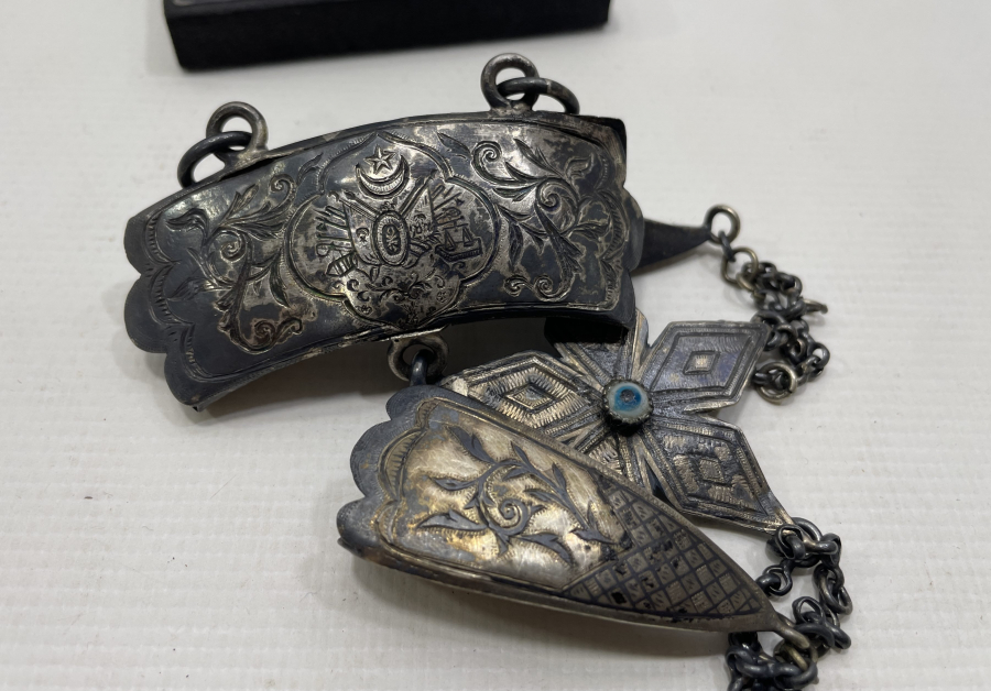 ÜZERİNDE OSMANLI DEVLET ARMASI BULUNAN OSMANLI DÖNEMİ GÜMÜŞ EV SÜSÜ