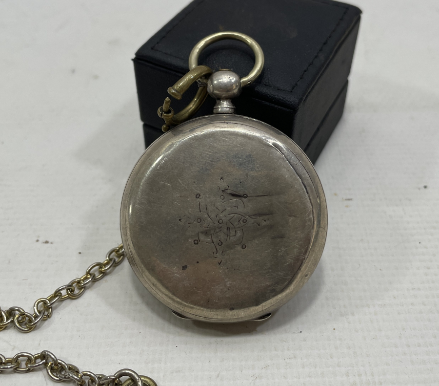 1850-1870 YILLARI ARASI ANAHTAR KURMALI RENKLİ KADRAN GÜMÜŞ CEP SAATİ