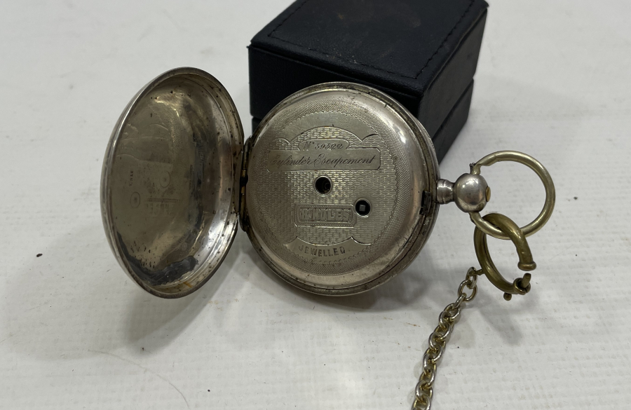 1850-1870 YILLARI ARASI ANAHTAR KURMALI RENKLİ KADRAN GÜMÜŞ CEP SAATİ