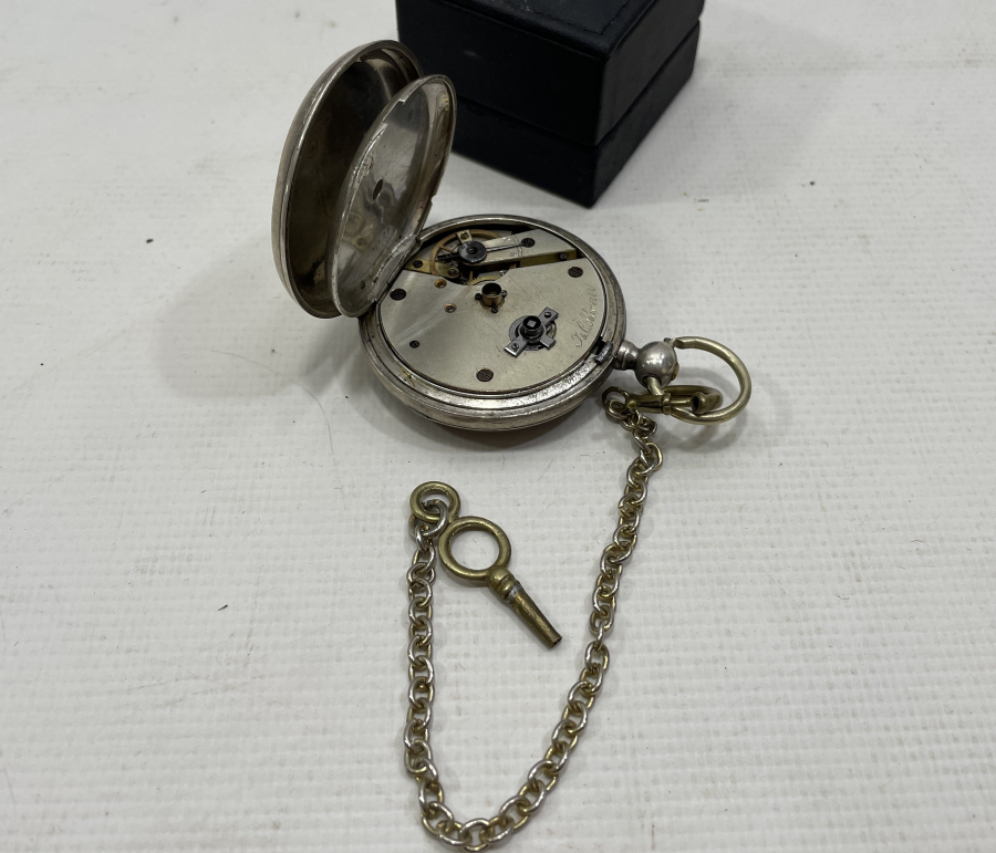 1850-1870 YILLARI ARASI ANAHTAR KURMALI RENKLİ KADRAN GÜMÜŞ CEP SAATİ