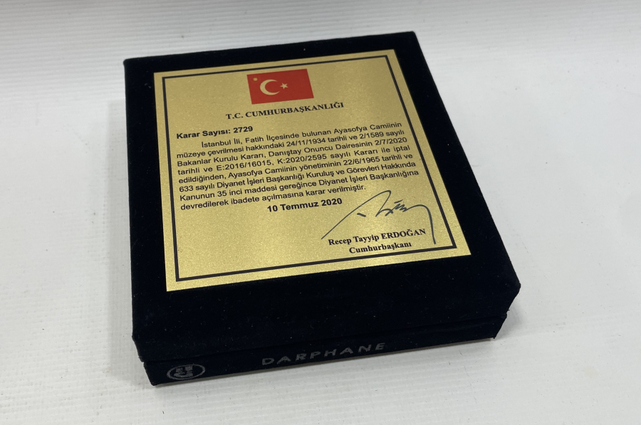 ORJİNAL KUTUSUNDA GÜMÜŞ AYASOFYA CAMİİ'NİN İBADETE AÇILIŞ HATIRASI