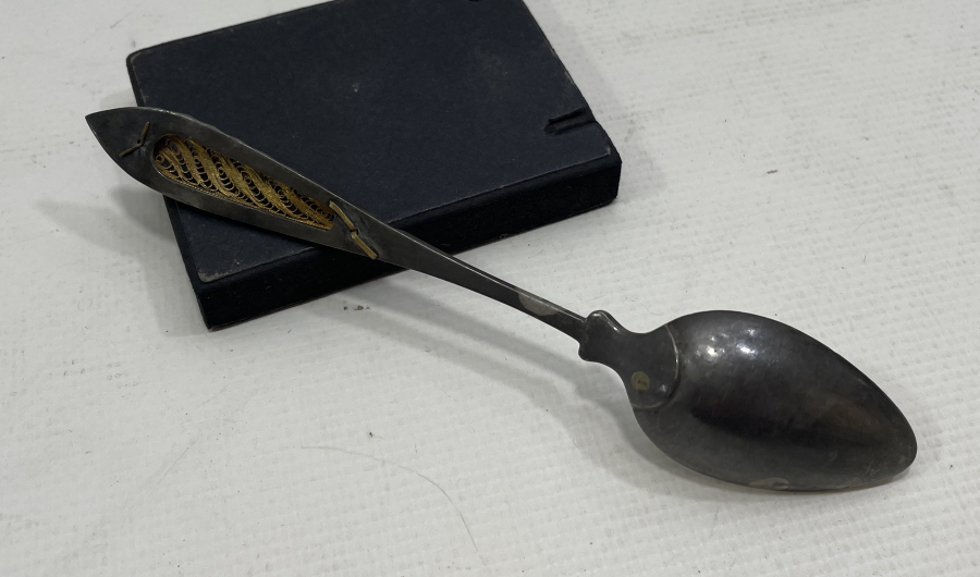 OSMANLI DÖNEMİ GÜMÜŞTEN MAMUL SAPI TELKARİ İŞÇİLİKLİ İZMİR İŞİ TATLI KAŞIĞI