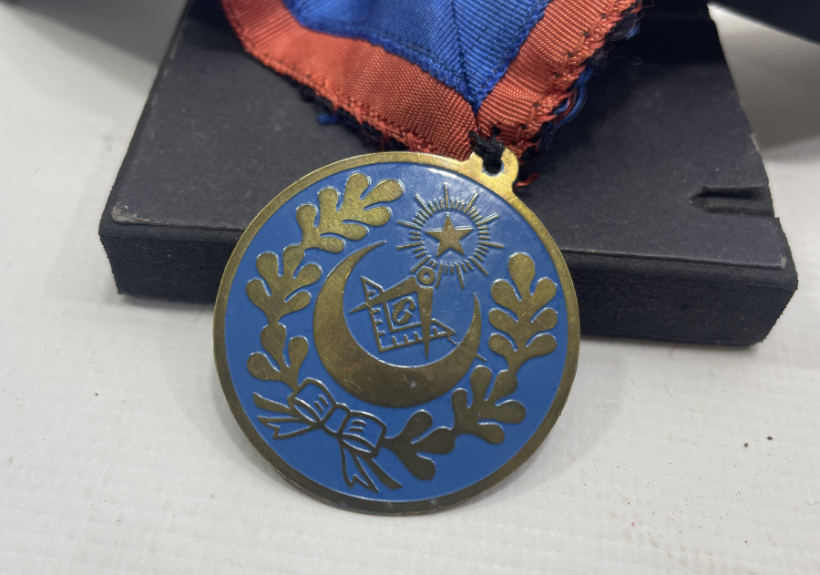 ÜSTAD-I AZAM NADİR MASON MADALYASI