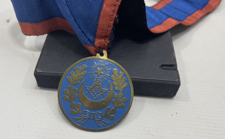 ÜSTAD-I AZAM NADİR MASON MADALYASI