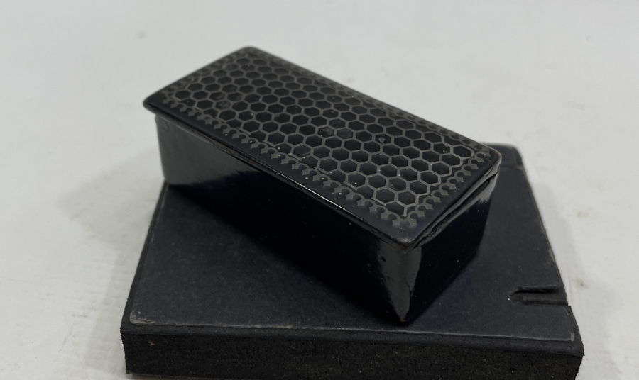 ÜZERİ GÜMÜŞ GEÇME İŞÇİLİKLİ OSMANLI DÖNEMİ PAPİER MACHE ENFİYE KUTUSU