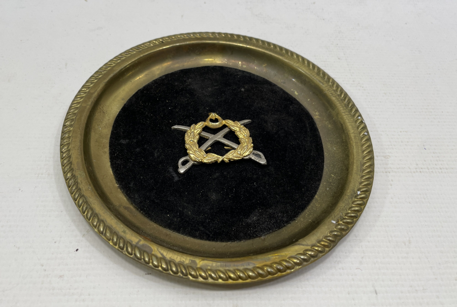 ÜZERİNDE ASKERİ KOKART BULUNAN HATIRA TABAK