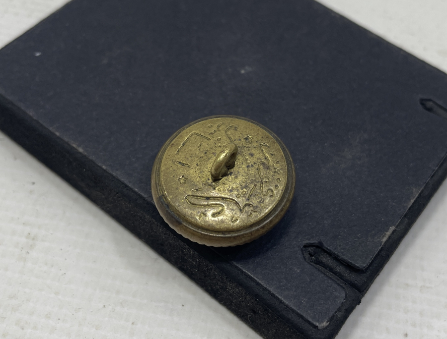 ARKASINDA OSMANLICA YAZI BULUNAN DENİZCİ PAŞA KIYAFETİ DÜĞMESİ